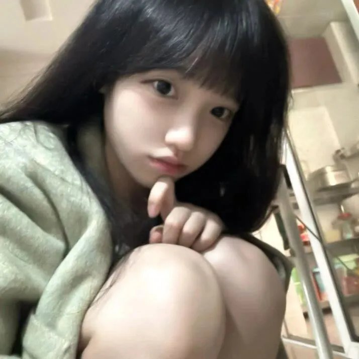 渣男劈腿,闪婚服务员是大佬